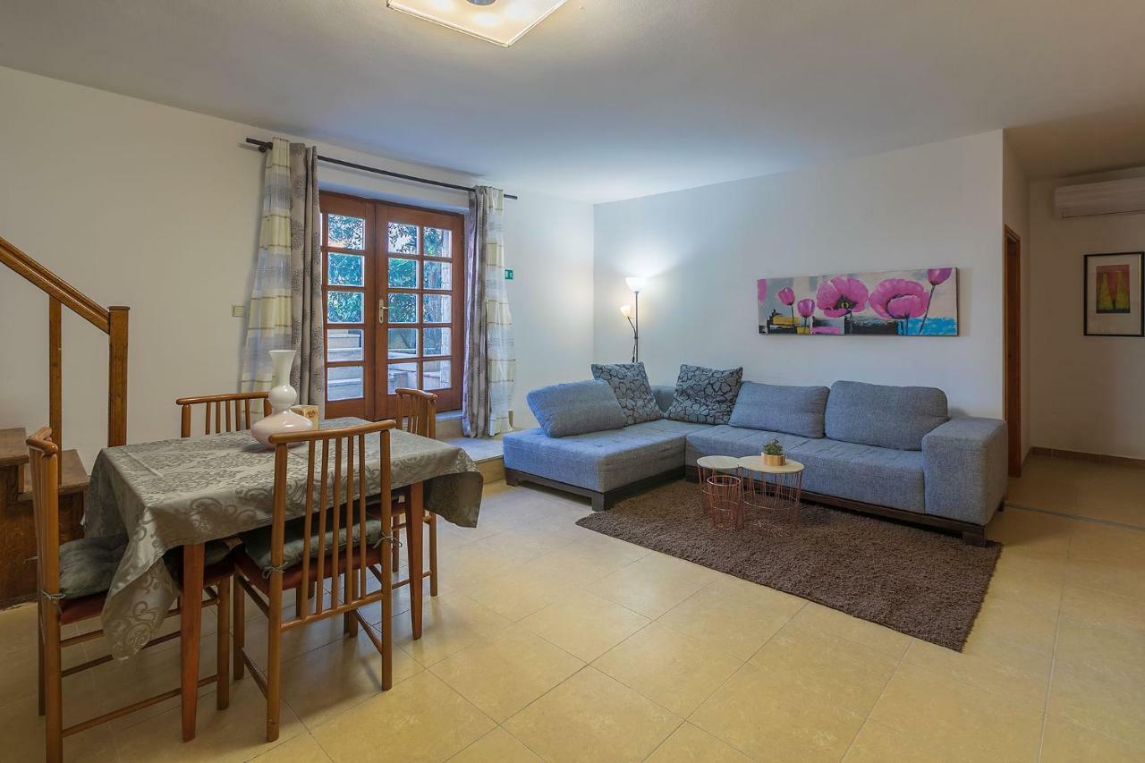 Polias Apartment Пула Екстериор снимка