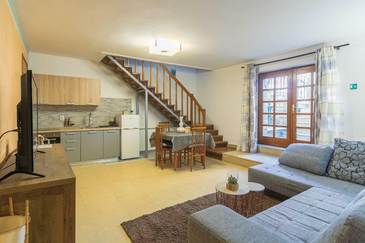 Polias Apartment Пула Екстериор снимка