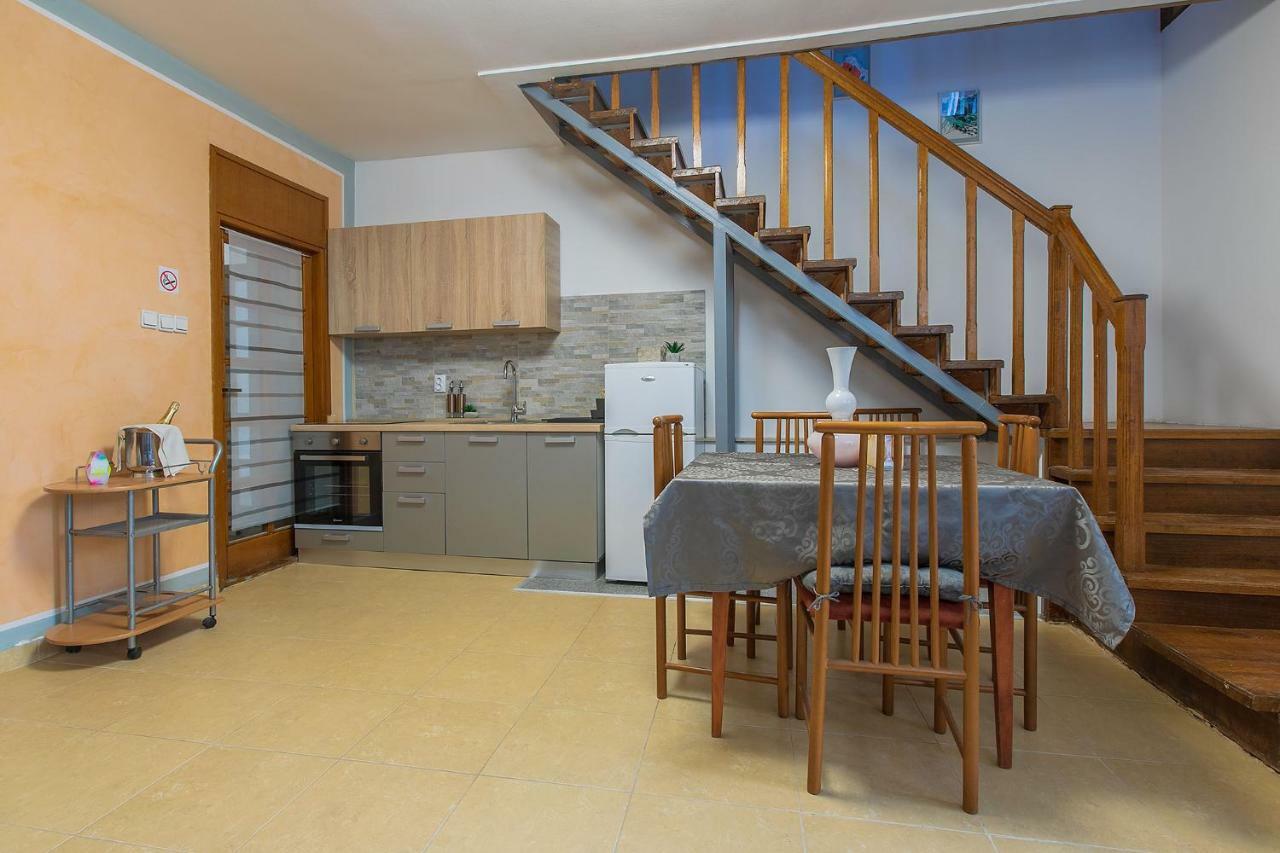 Polias Apartment Пула Екстериор снимка