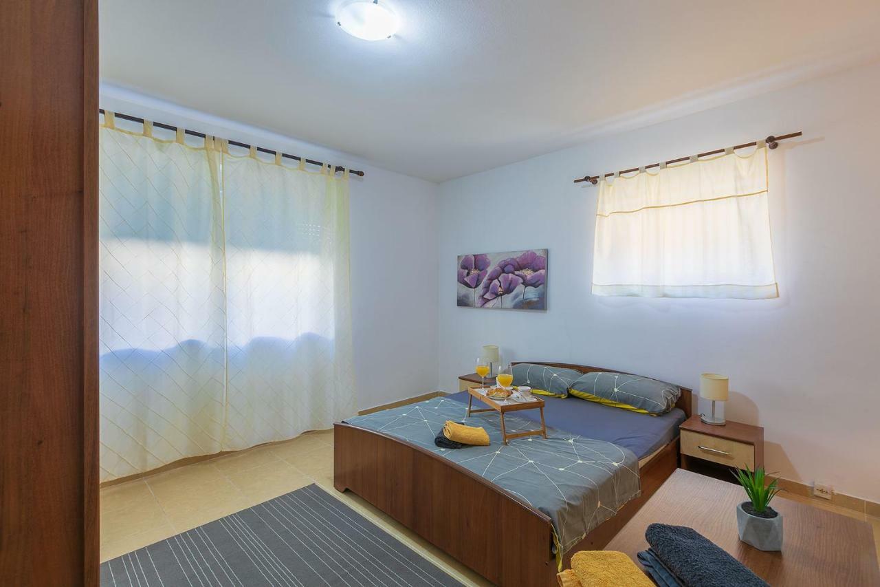 Polias Apartment Пула Екстериор снимка