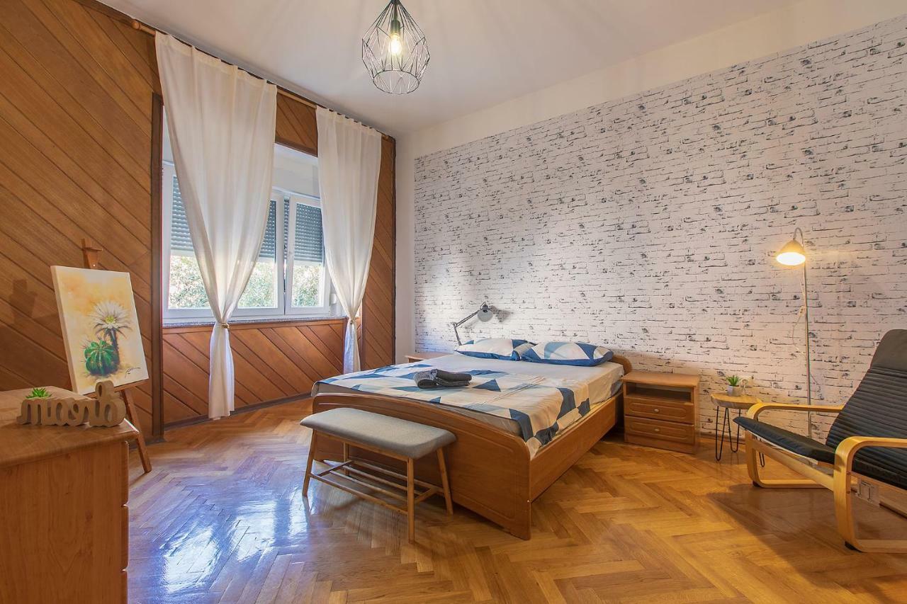 Polias Apartment Пула Екстериор снимка